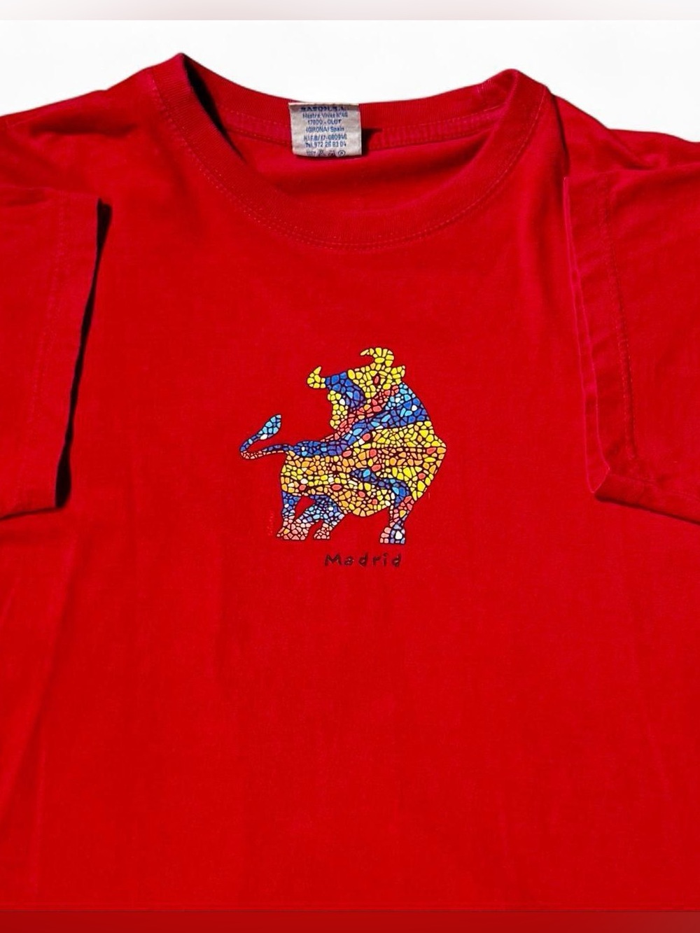 VINTAGE MADRID BULL TORO MOSAIC RED TEE XL